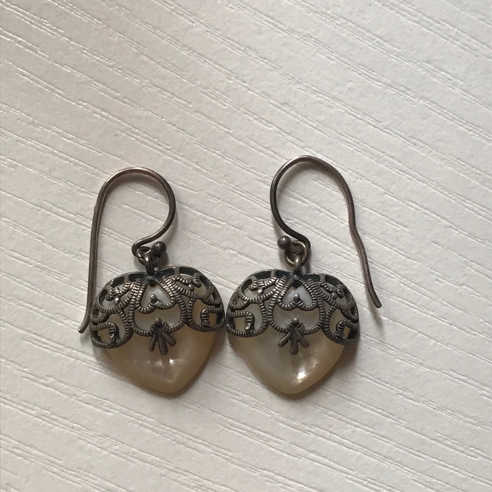 VTG Heart pearl color dangling earrings